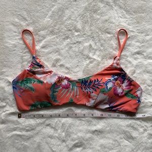 Ripcurl bikini top- Size Large